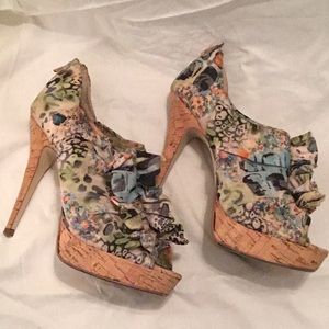 Chinese Laundry Floral Peep-toe heeled sandal 8M